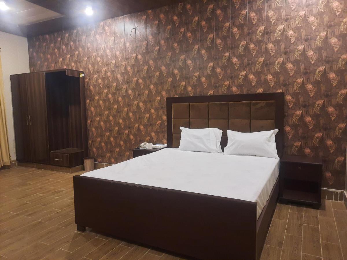 Royal Fort Executive Hotel Gulberg 라호르 외부 사진