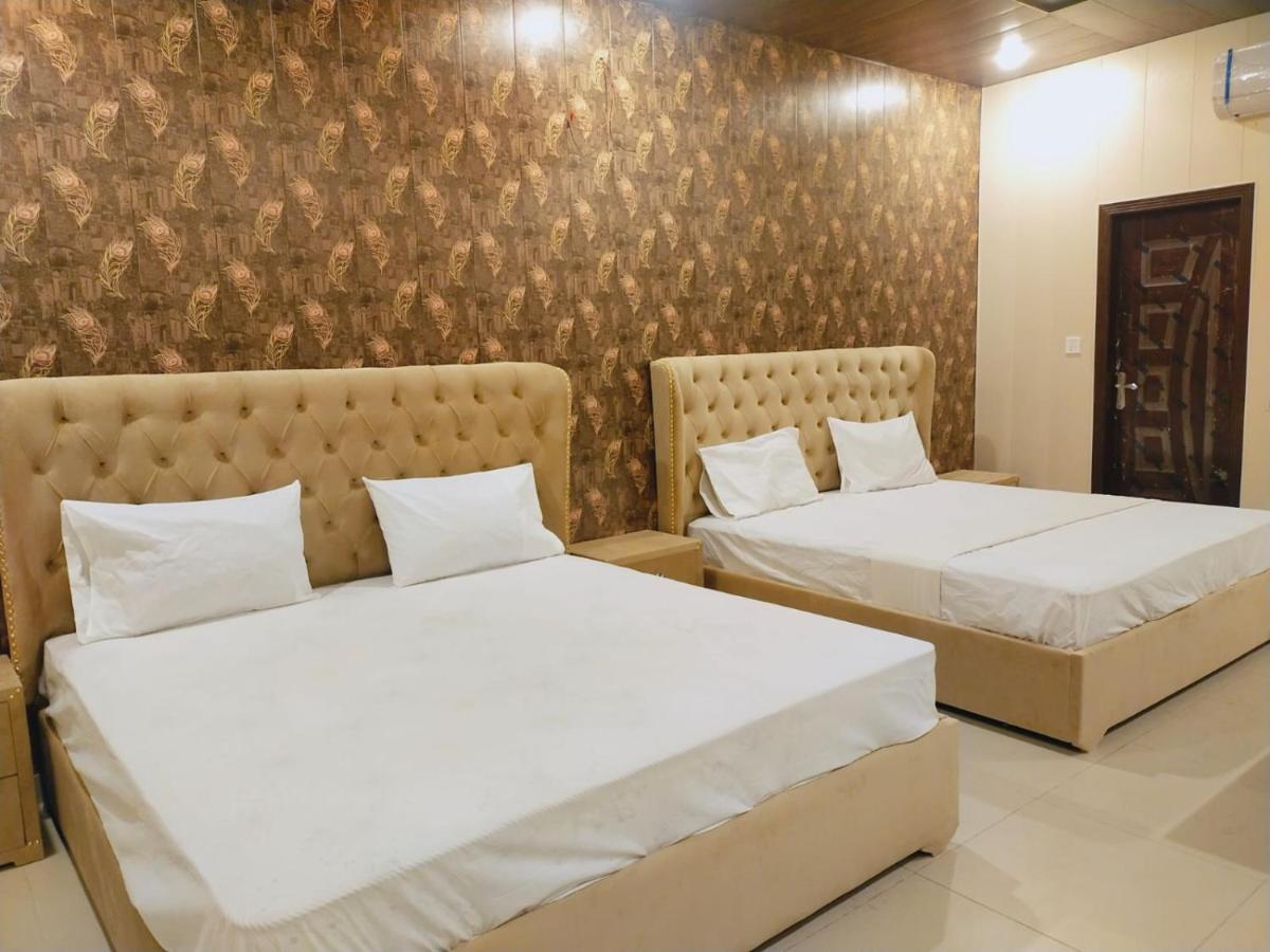 Royal Fort Executive Hotel Gulberg 라호르 객실 사진