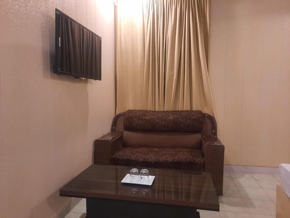 Royal Fort Executive Hotel Gulberg 라호르 객실 사진