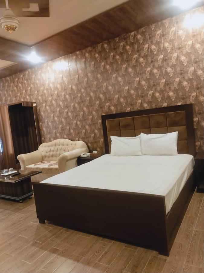Royal Fort Executive Hotel Gulberg 라호르 객실 사진