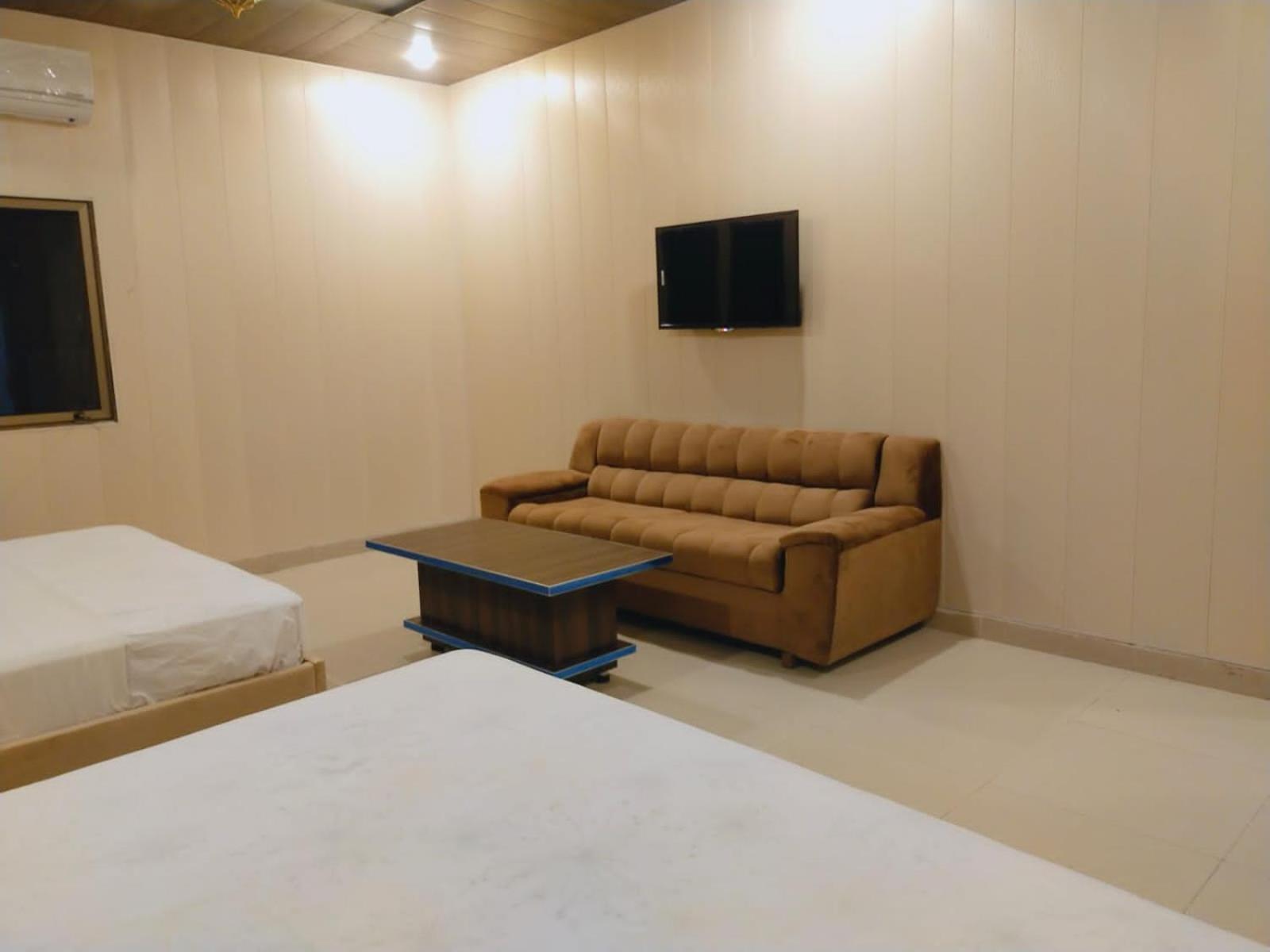 Royal Fort Executive Hotel Gulberg 라호르 객실 사진